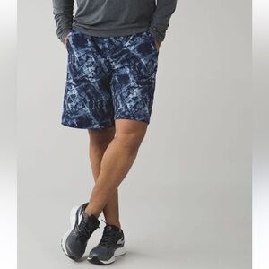 Lululemon Core Shorts men’s size large fit navy blue white pattern